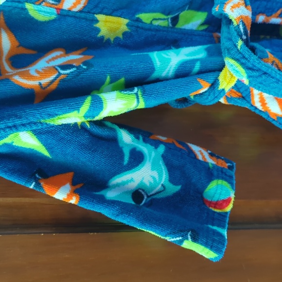 EUC Shark Terry Hooded Robe w Attached Belt - Picture 2 of 9